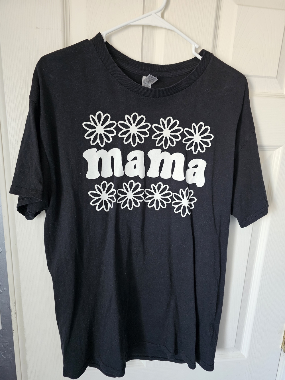 Mama Graphic Tee, Size Large, 100% Cotton- Black and White Daisy